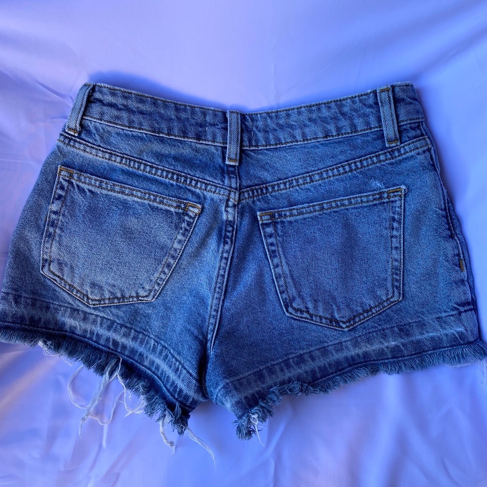 ♡ Featuring High Rise Shorts - Picture 4 of 4
